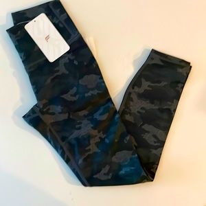 BNWT Fabletics leggings, Camouflage print, high waisted power hold, XXS